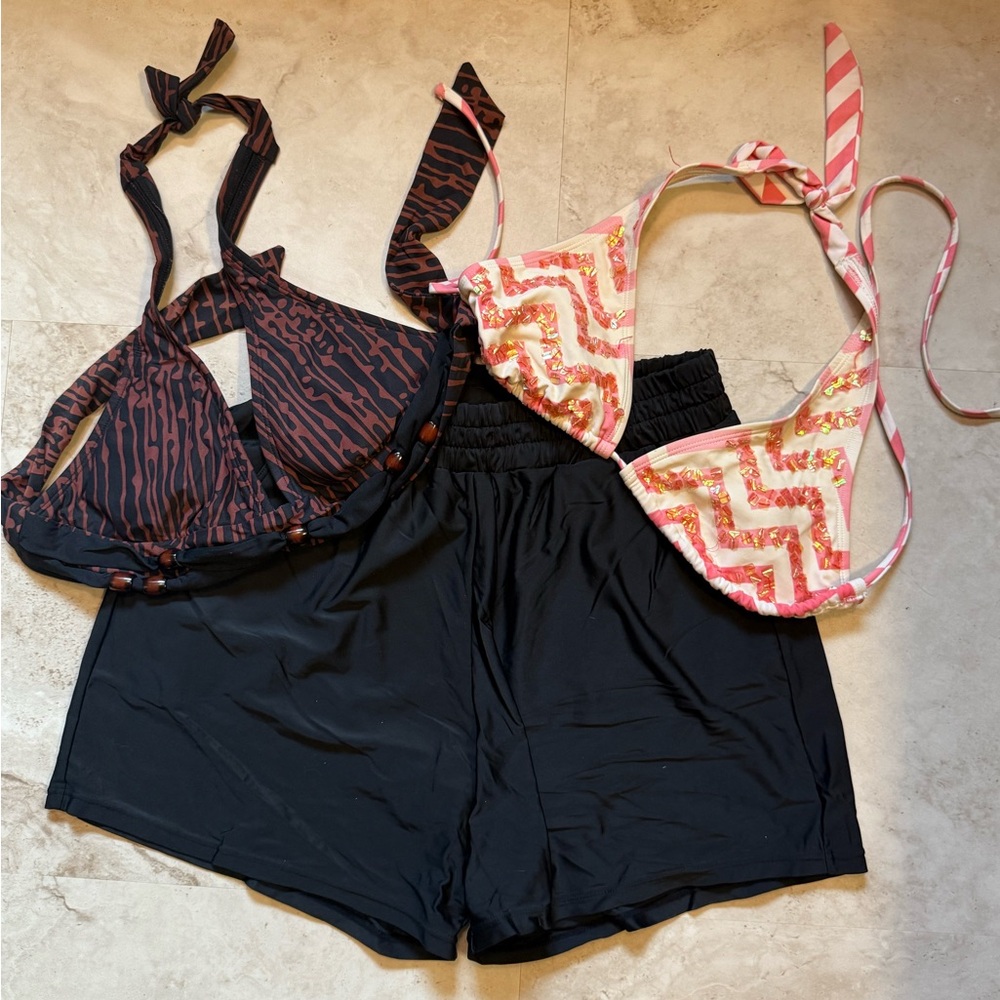 Swimming shorts plus two bras
